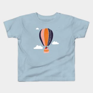 GET LOST funny hot air balloon for travel lovers and adventurers Kids T-Shirt